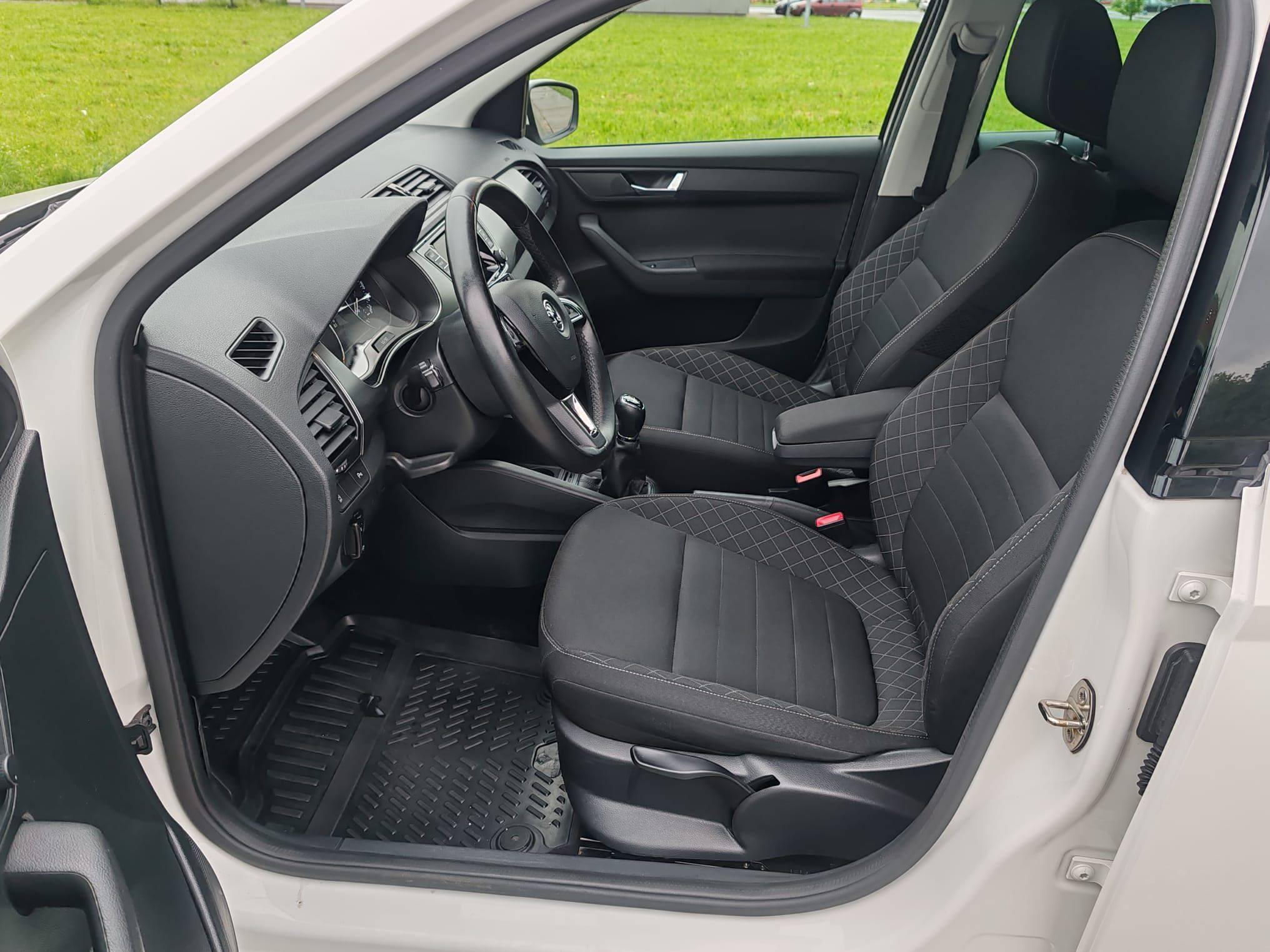 škoda fabia combi 1,4 tdi , 2015 g. 179000 - slika 10