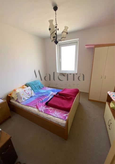 murter, samostojeća kuća sa 2 stana,parcela 558m2, frekventna lokacija - slika 10