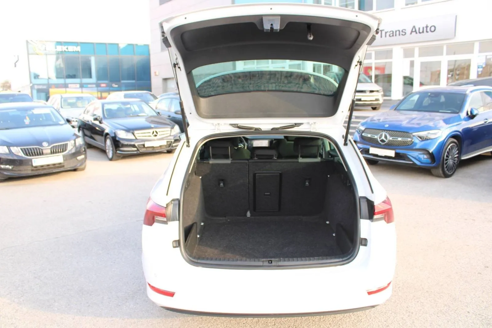 škoda octavia combi 2.0 tdi dsg *led, navigacija* - slika 9