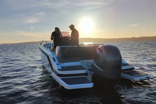 najam broda - compass 7s - 175hp (2024) - slika 7