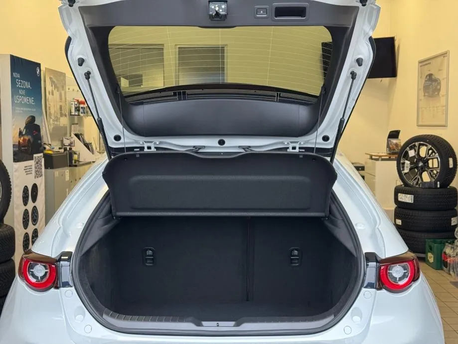 mazda 3 e-skyactive g 140 nagisa - slika 12