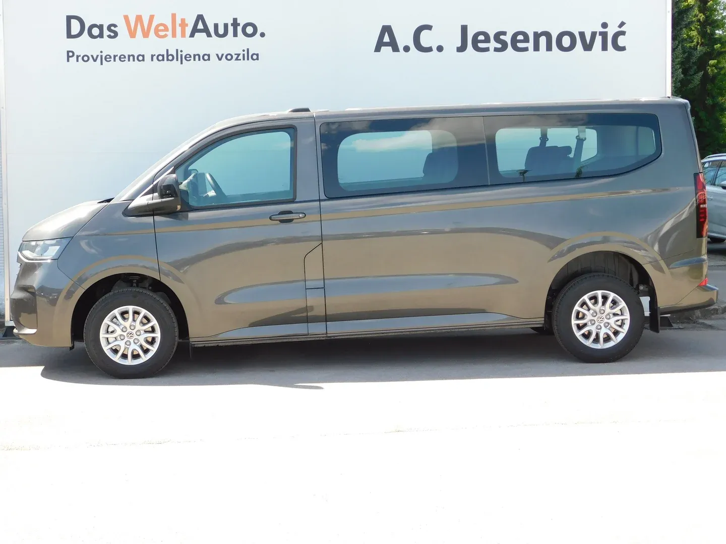 12609 vw caravelle life l2 2.0 tdi - slika 6