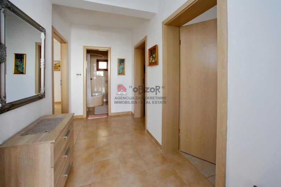 bibinje-apartmanska kuća- drugi red od mora - slika 8