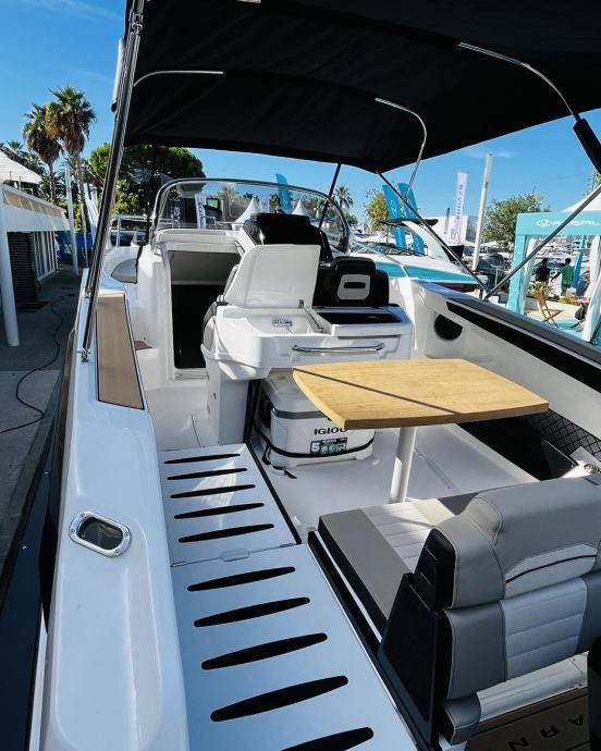 karnic 7,95 m (sl742) - sundeck, model 2026 - slika 9