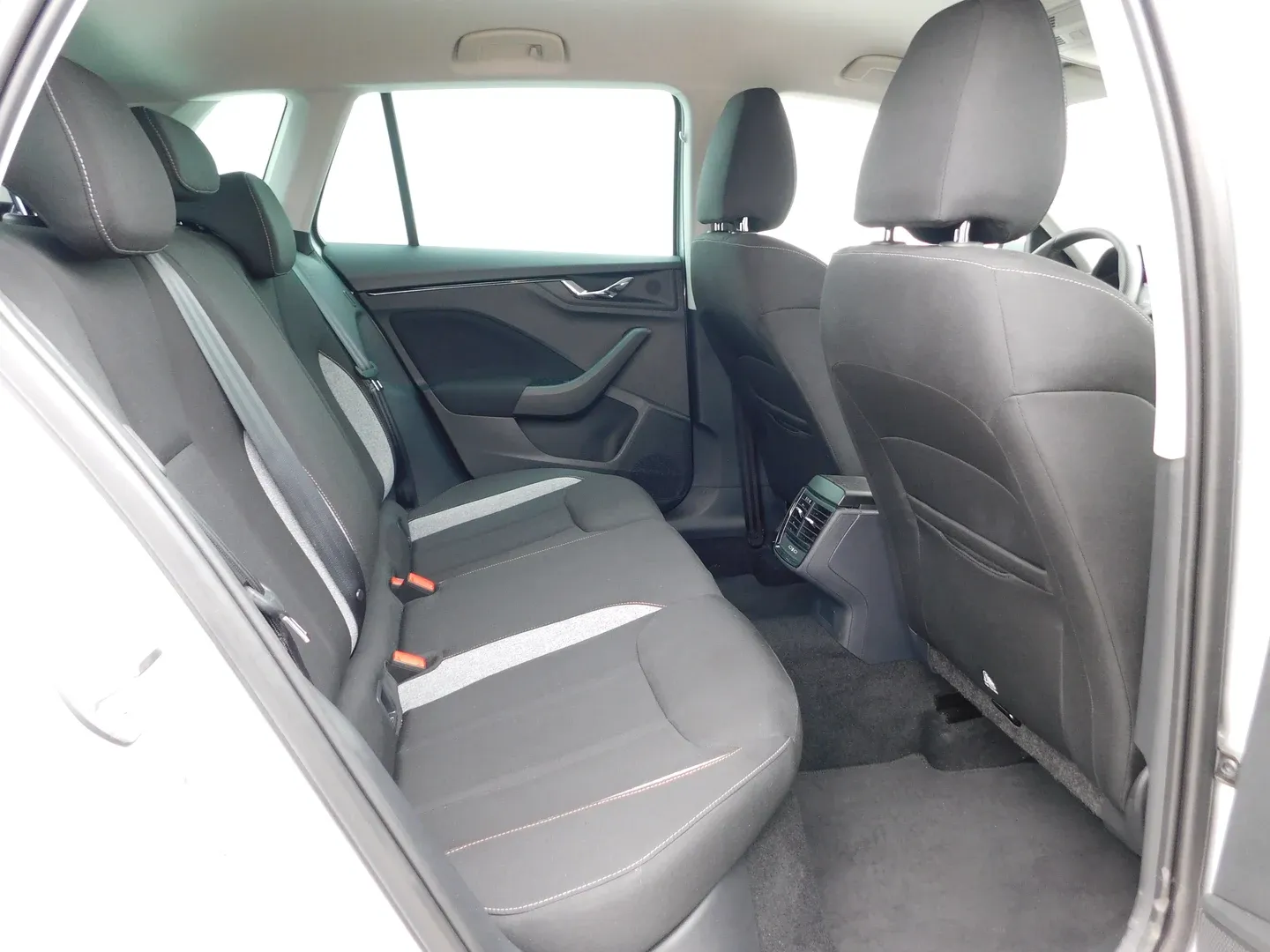 11783 škoda kamiq fl selection 1.0 tsi - slika 12