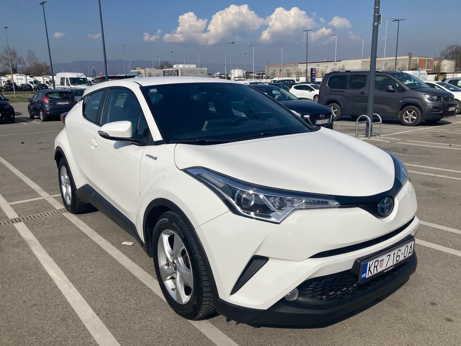 toyota c-hr - slika 1