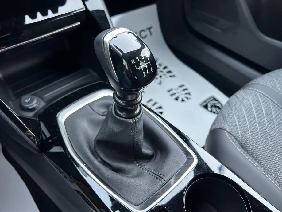 peugeot 2008 allure puretech 100 - slika 16