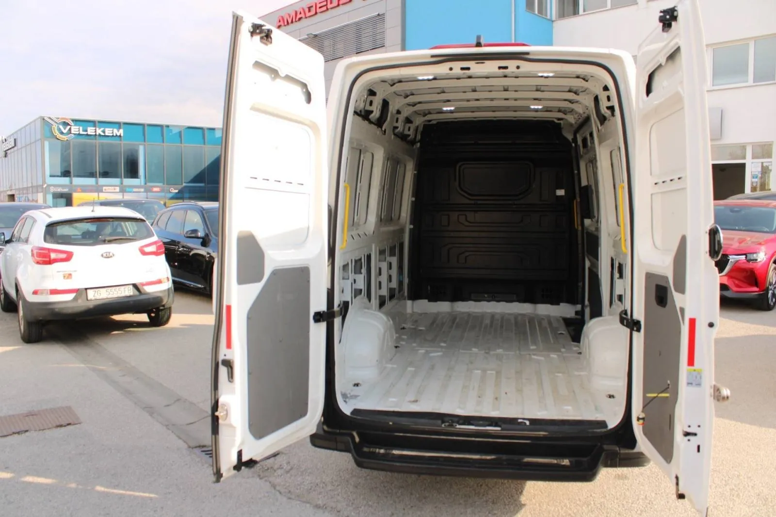 vw crafter 2.0 tdi l3h3 140ks *kamera*, 2023 god. - slika 5