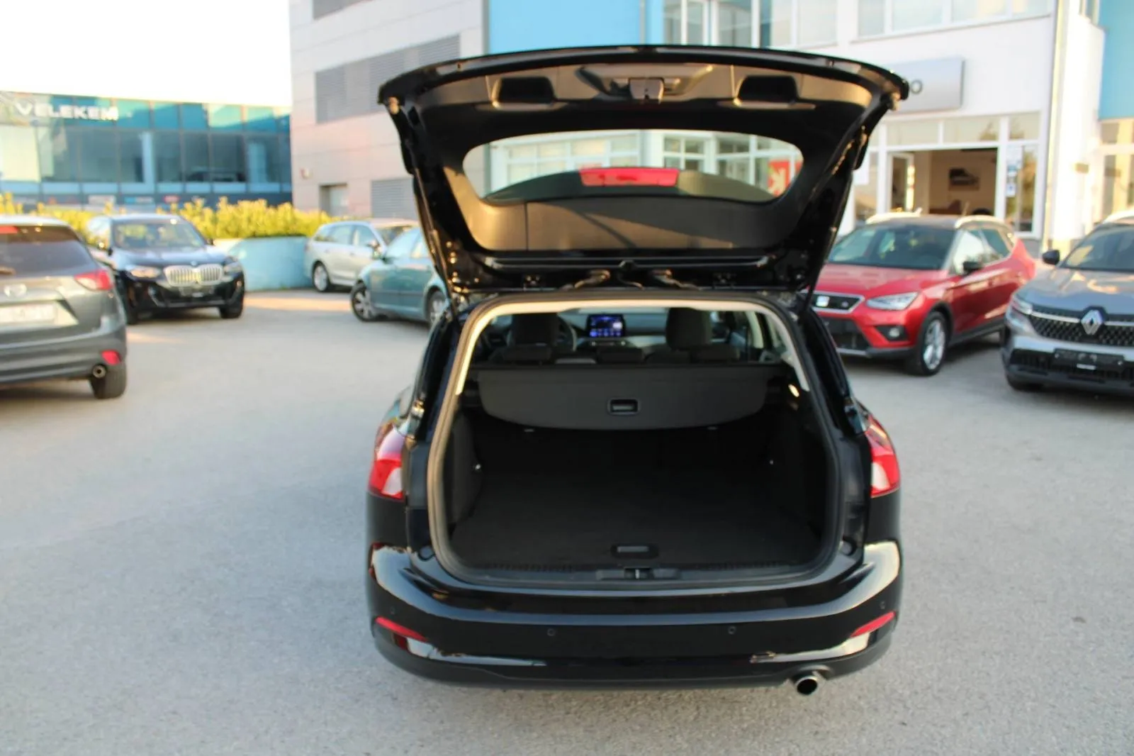 ford focus karavan 1.5 tdci *navigacija* - slika 17