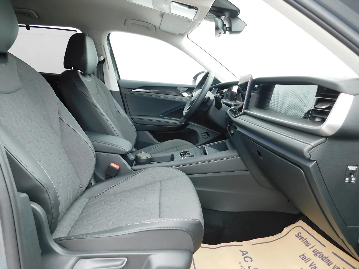 12384 volkswagen tayron 1.5 tsi ehybrid dsg life plus - slika 12