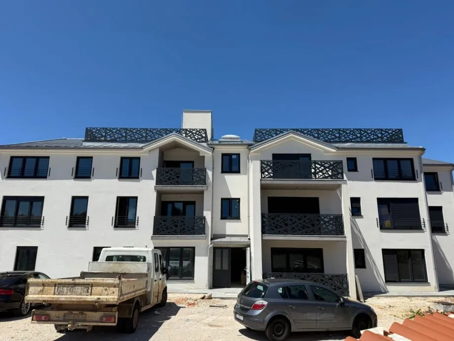 UMAG-BAŠANIJA-STAN NA 1 KATU NA PRODAJI 400 M OD MORA (prodaja) - Bašanija, Umag