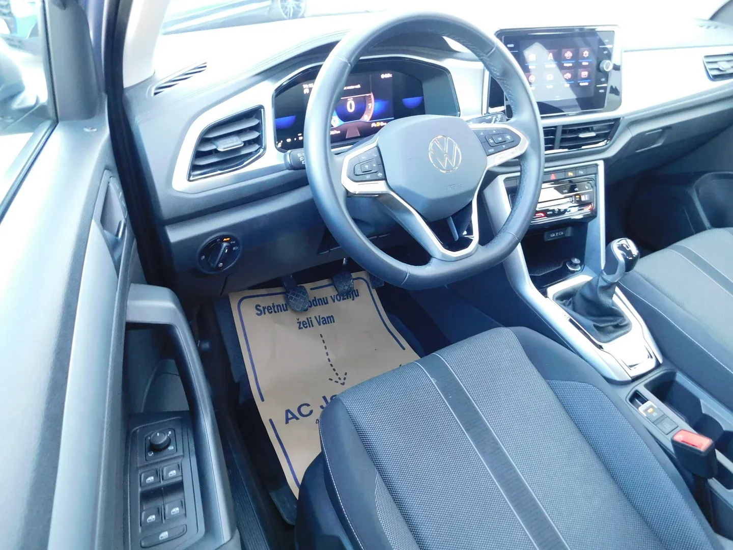 10216 volkswagen t-roc 1.0 tsi life - slika 9