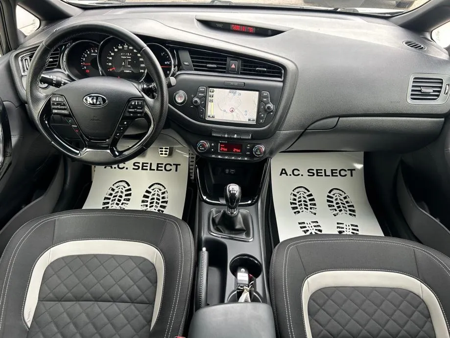 kia ceed sw 1,6 crdi gt line - navi - servis - garancija - reg 1 god!! - slika 9