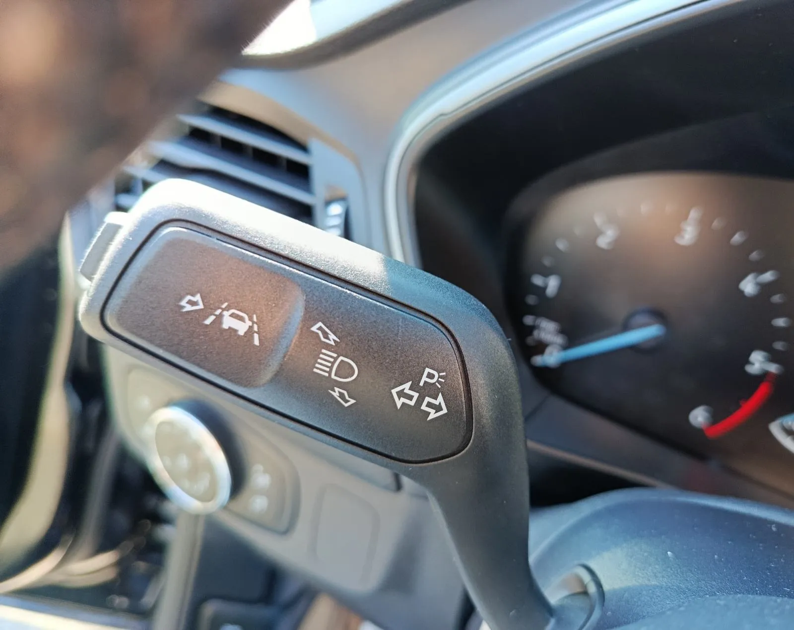 ford focus karavan 1.5 tdci,jamstvo do 2 god, vozilo u sustavu pdv-a - slika 9