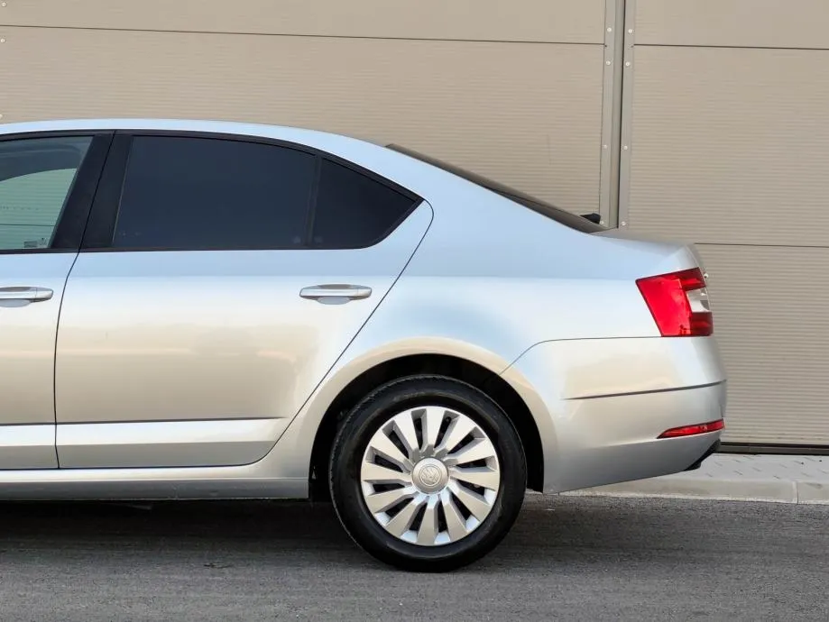 škoda octavia 1,6 tdi simply |hr auto |veliki servsi |odlično stanje - slika 24