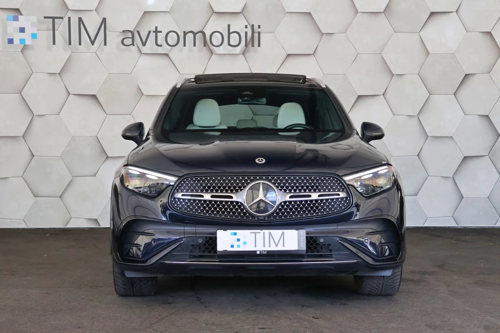 mercedes-benz glc 220d 4-matic 9g-tronic amg line airmatic pano - slika 5