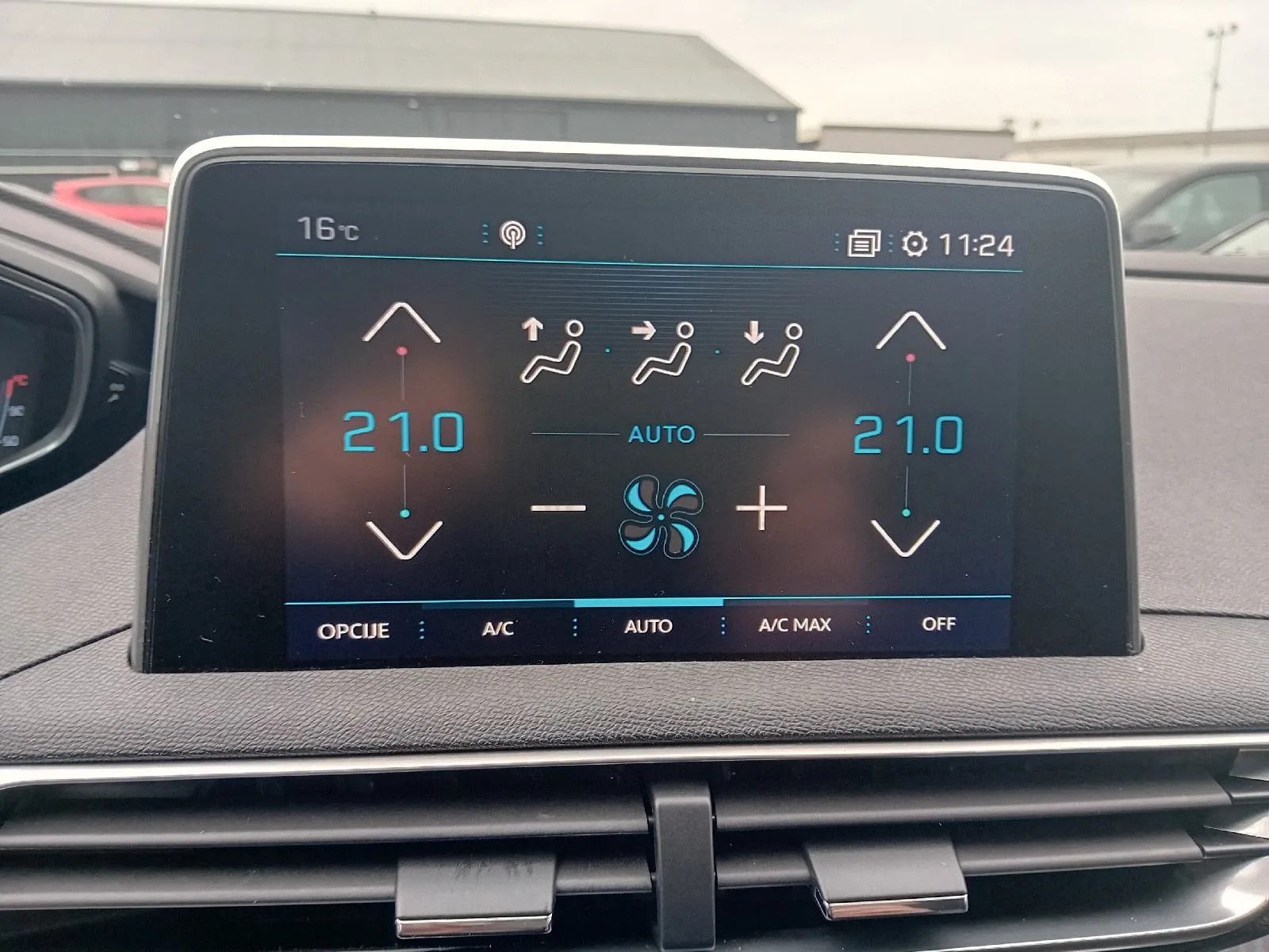 peugeot 3008 1,6 bluehdi automatik,do 2 godine jamstva,u sustavu pdv-a - slika 7