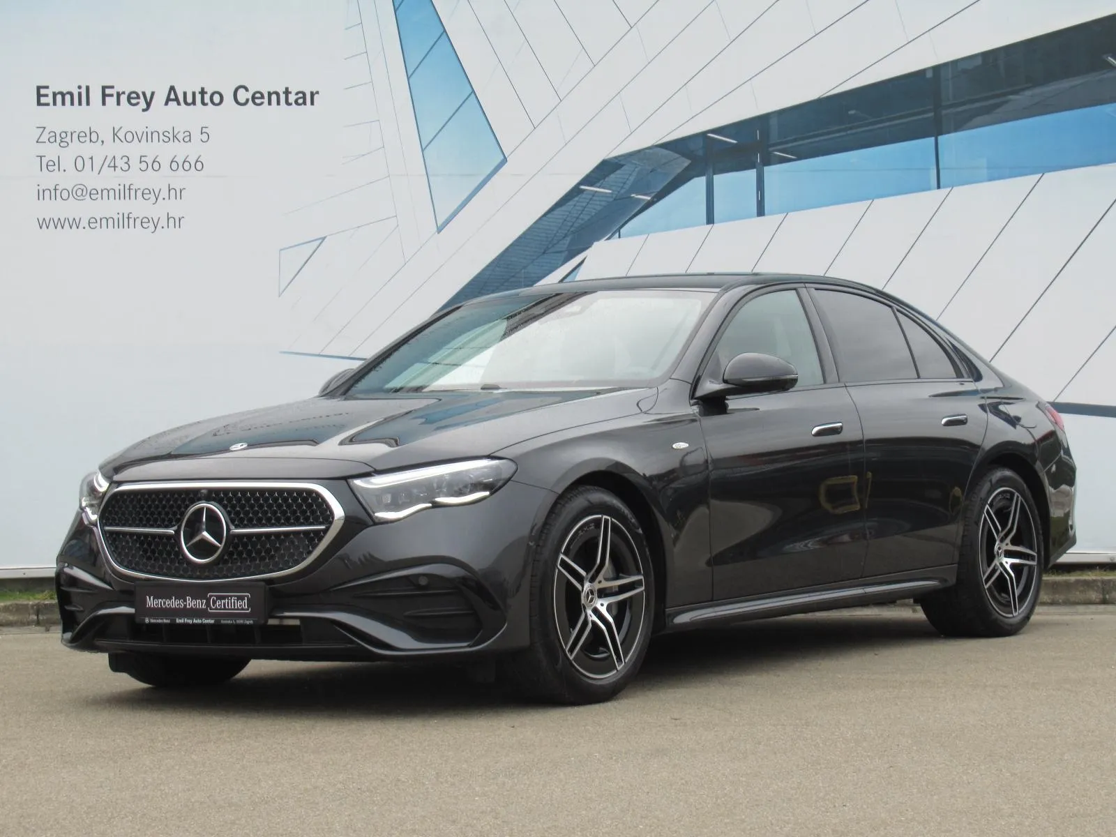 mercedes-benz e-klasa 300 de amg line/night paket/digital light/360° - slika 3