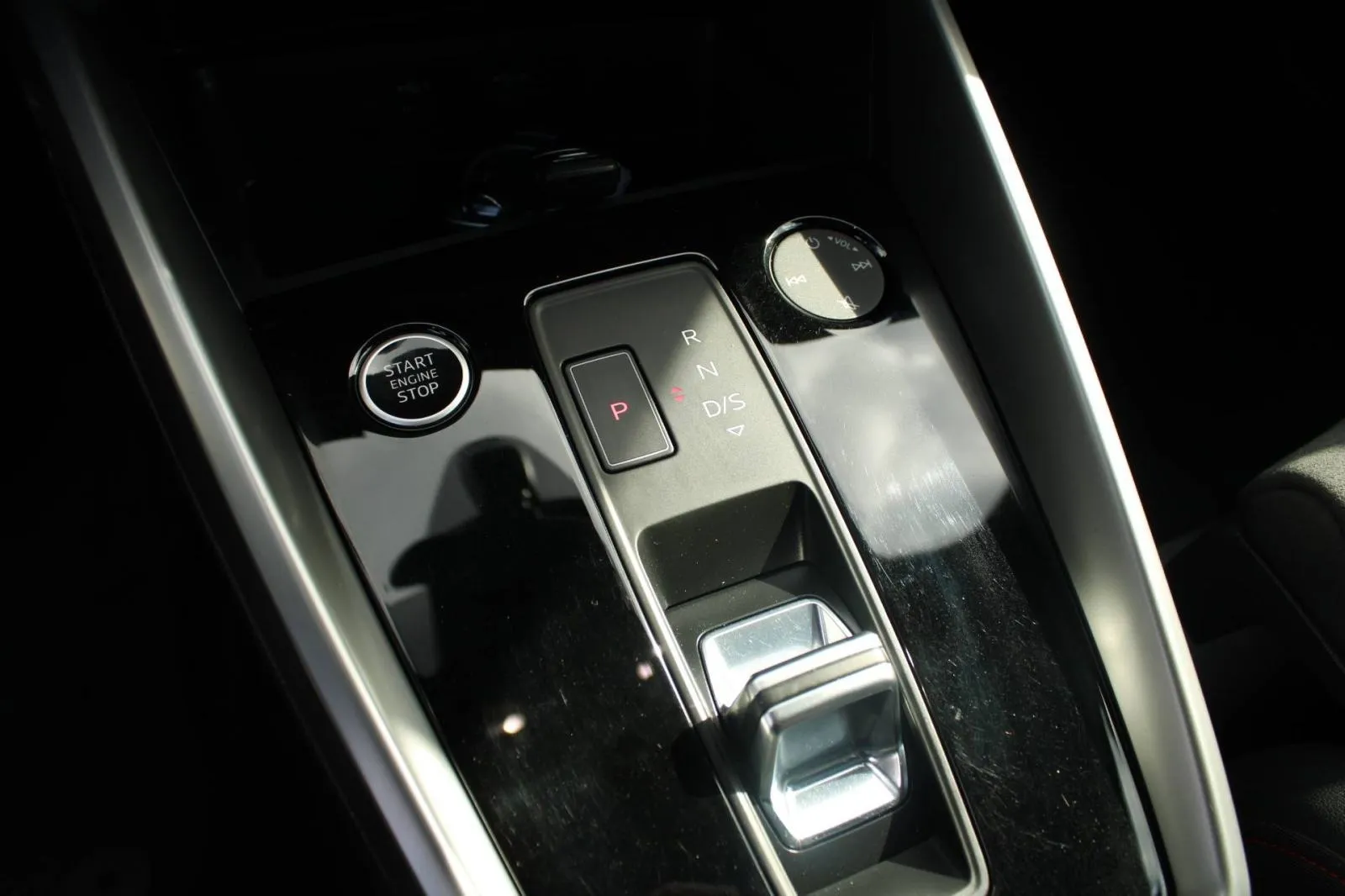 audi a3 35 tfsi s-tronic s-line *panorama, led, navigacija* - slika 14