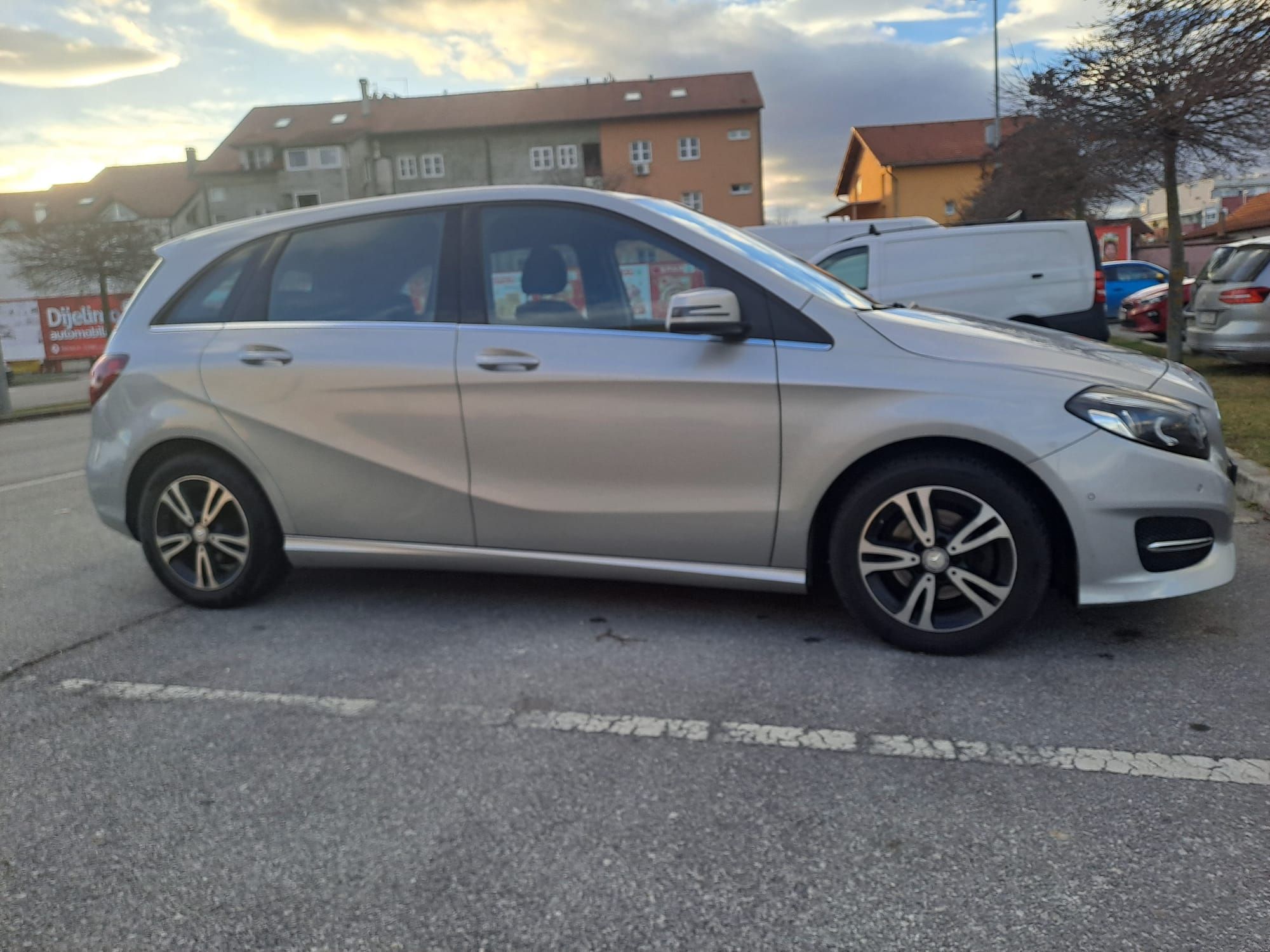 mercedes-benz b-klasa 180 cdi,80kw, navi,kamera - slika 8