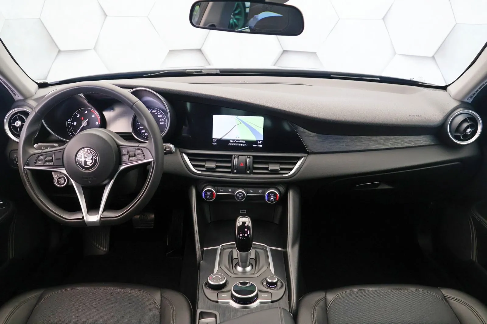 alfa romeo giulia 2.2jtdm at8 super 160km led+biksenon navi - slika 7