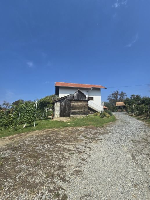 zlatar - klet s dva gospodarska objekta - slika 2