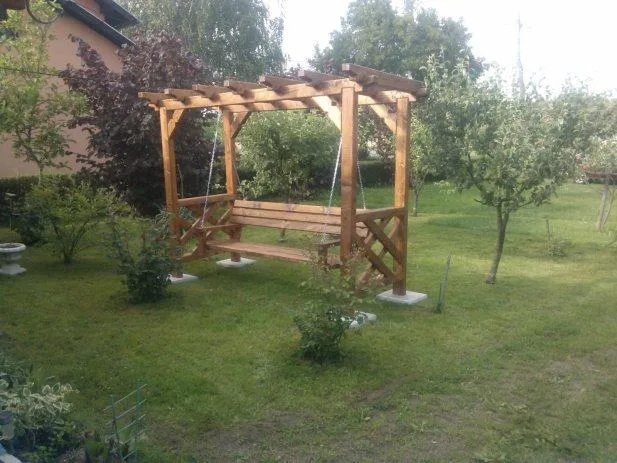 drvena ljuljačka s pergolom – čvrstoća, udobnost i prirodni ugođaj - slika 9