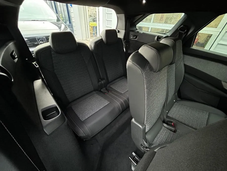 peugeot 5008 allure hybrid - 2025 - novi model - 15.000km - reg 1 god! - slika 14