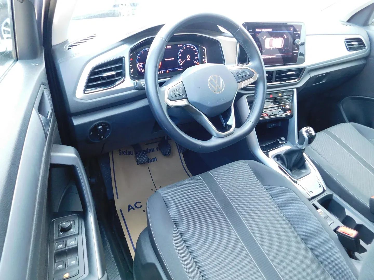11631 volkswagen t-roc 1.0 tsi 4life - slika 14