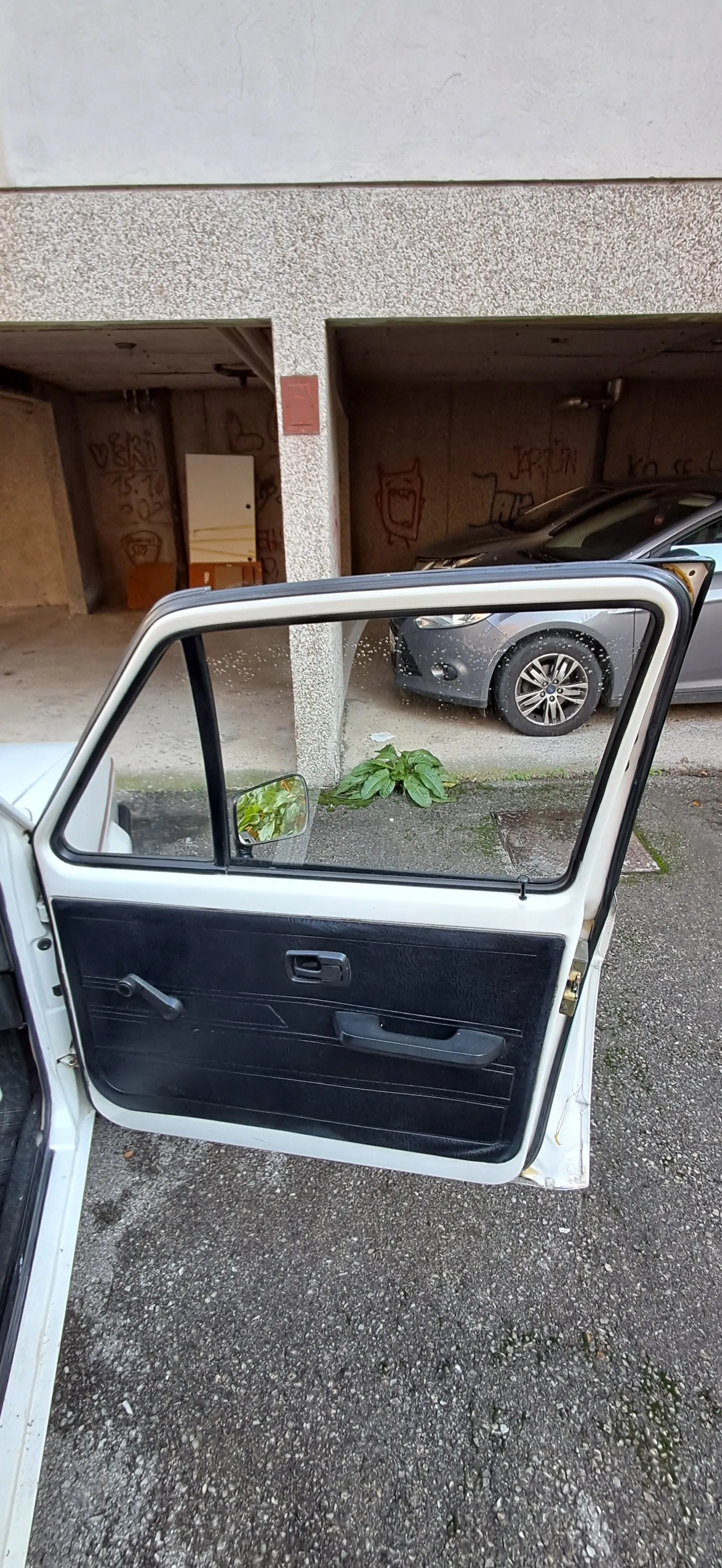 golf i d, 1.6, 40 kw, tas, 236.600 km, 2. vl., oldtimer, reg. 5/2026 - slika 15