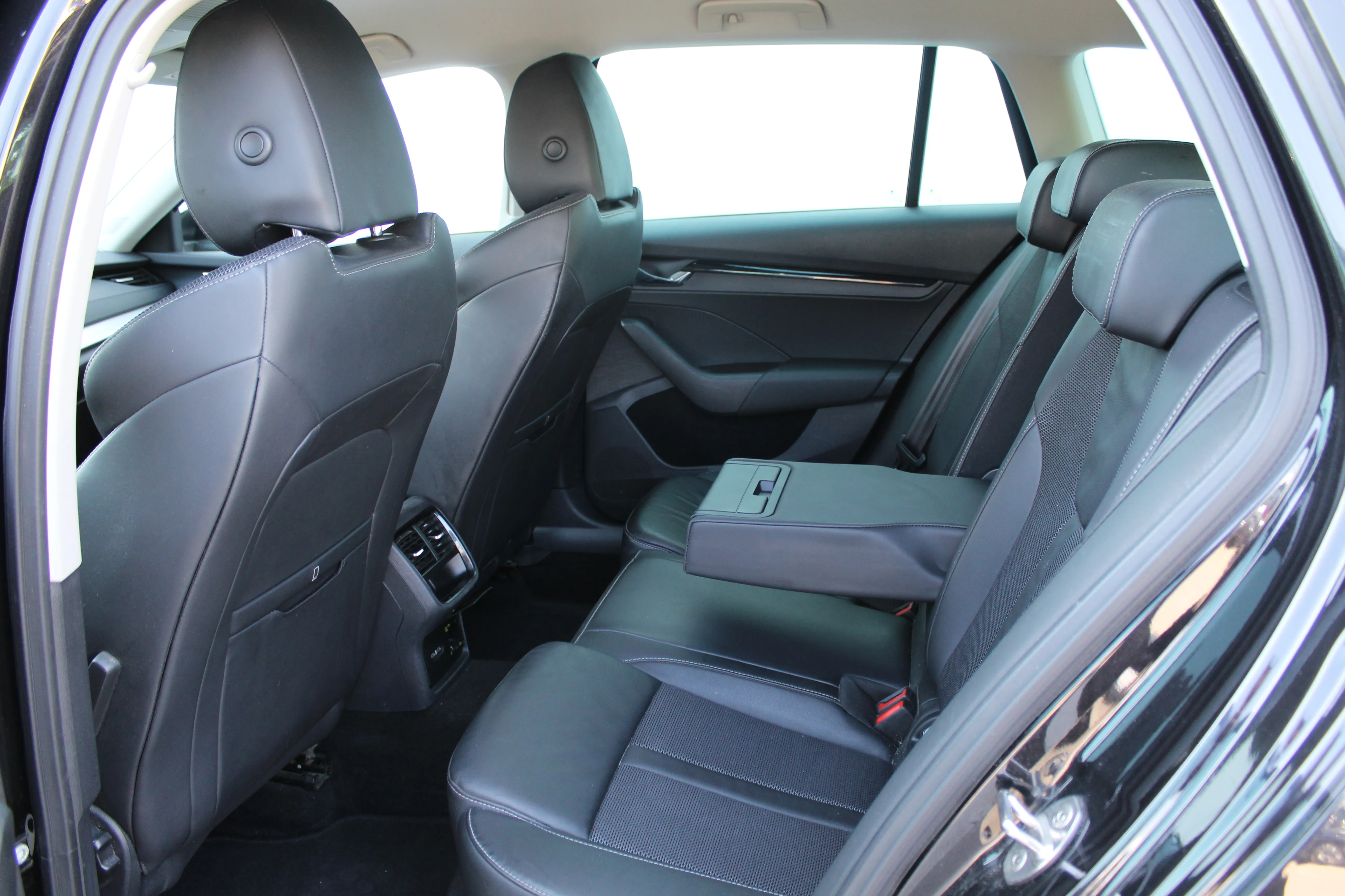 13128 škoda octavia combi ambition 2.0 tdi - slika 10