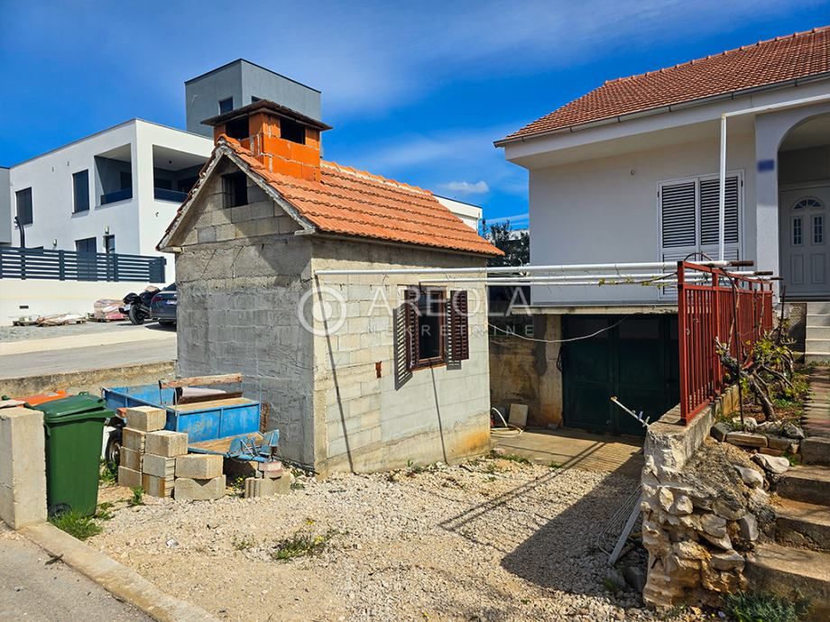 vodice - kuća s okućnicom! (prodaja) - slika 24
