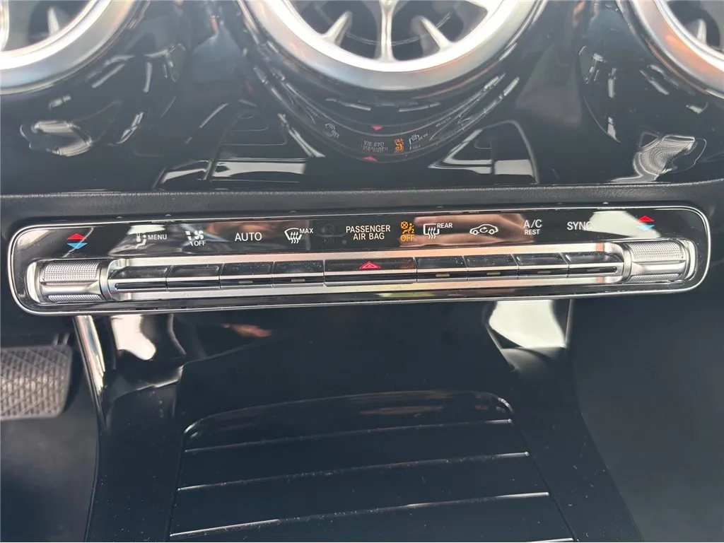 mercedes-benz cla klasa cla 180d automatik luxury line - slika 15