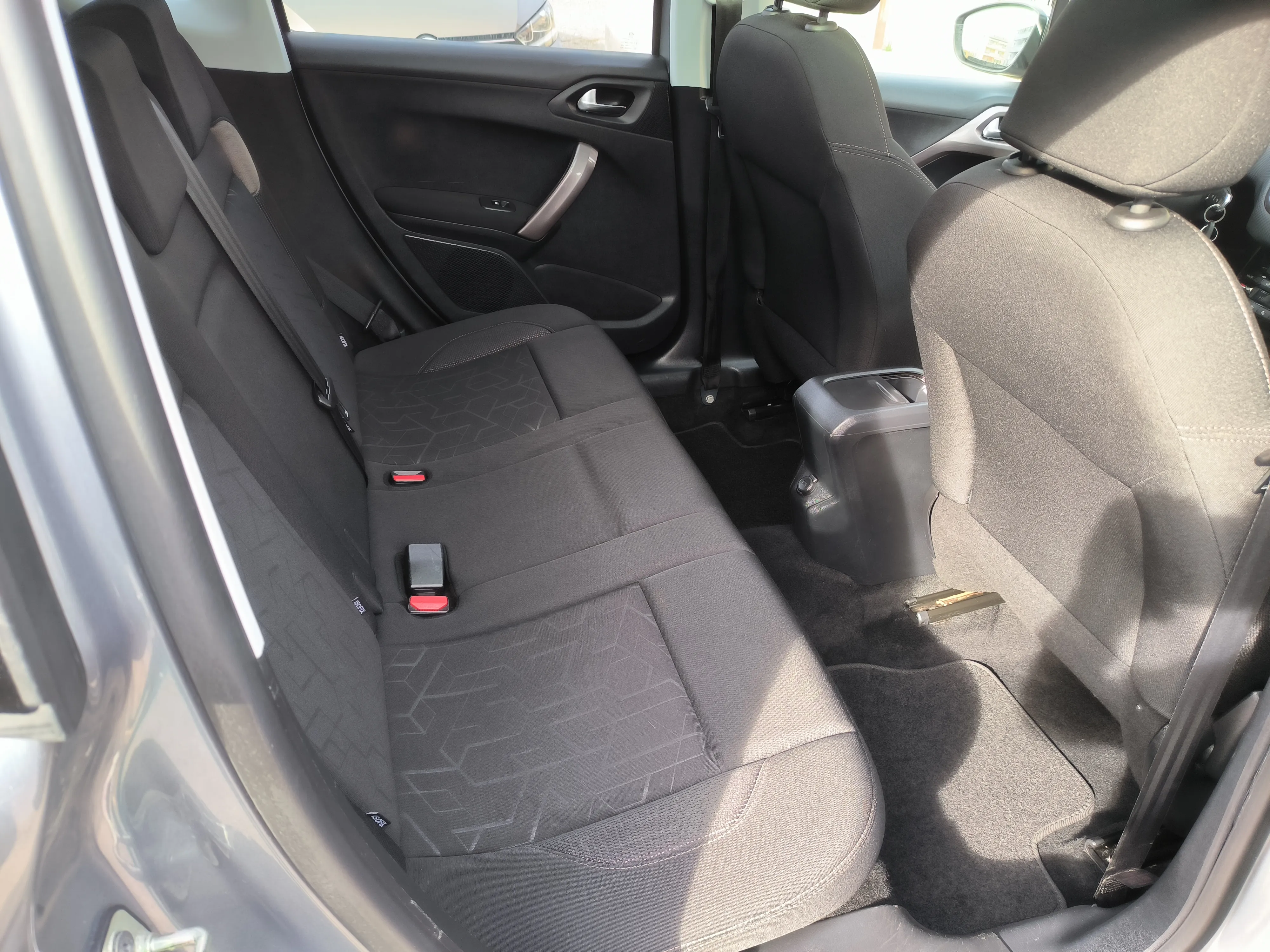 peugeot 2008 1,6 e-hdi style, v. servis, servisna, jamstvo, reg. 1 god - slika 14