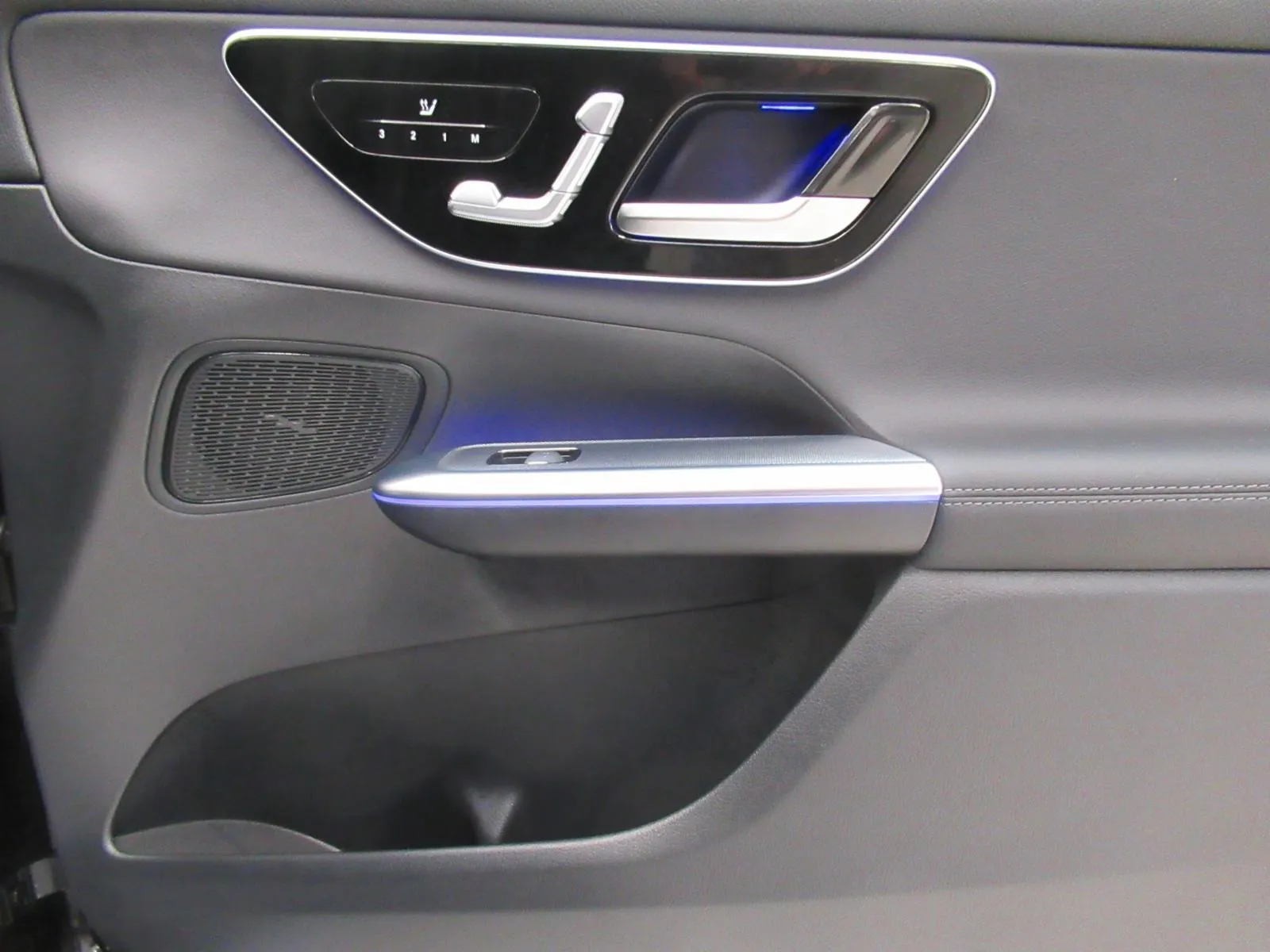 mercedes-benz glc 220 d 4matic avantgarde advanced plus - slika 9