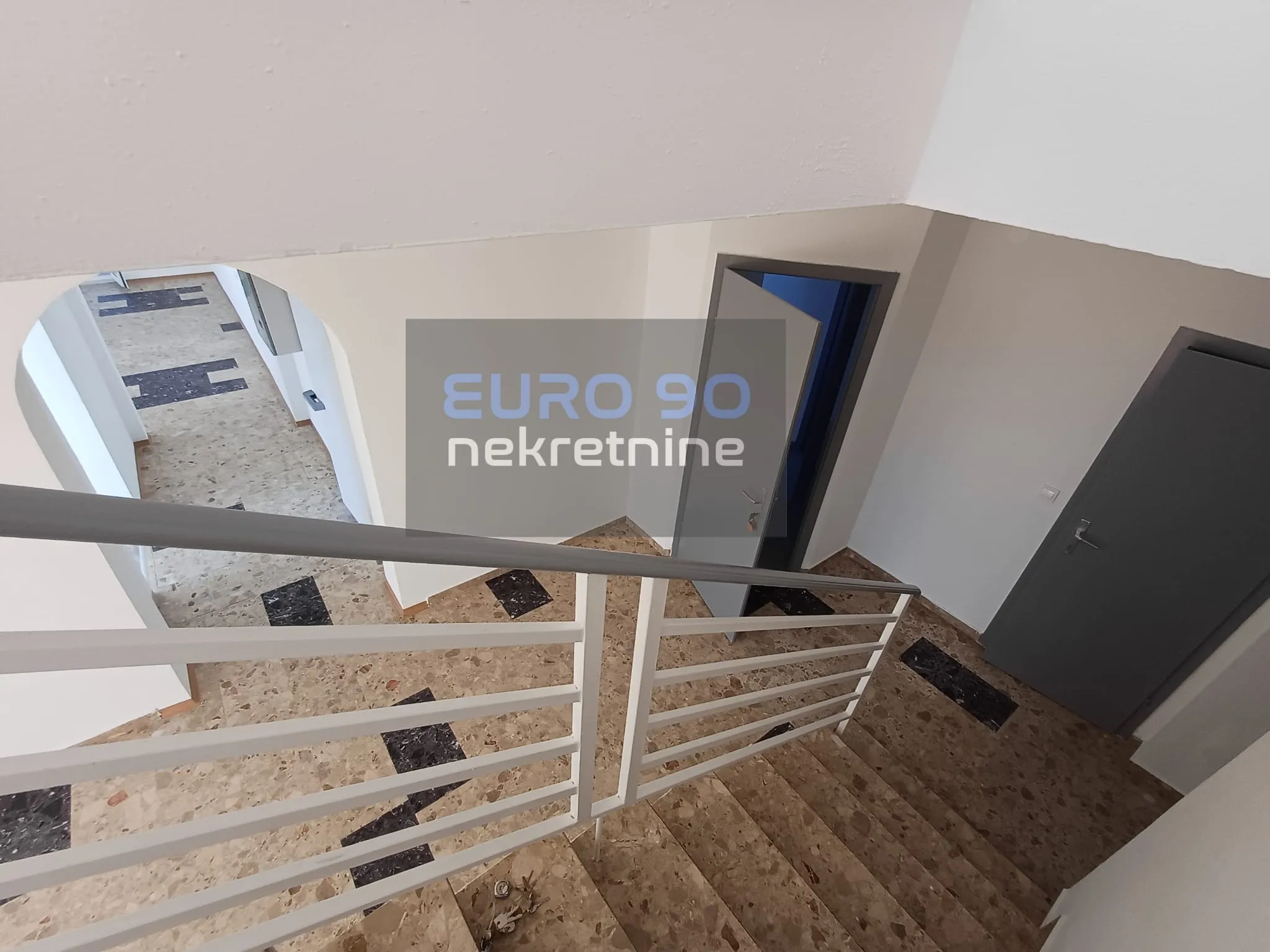 rtina- velika kuća s 12 apartmana, 1.red do mora i prekrasne plaže !! - slika 19