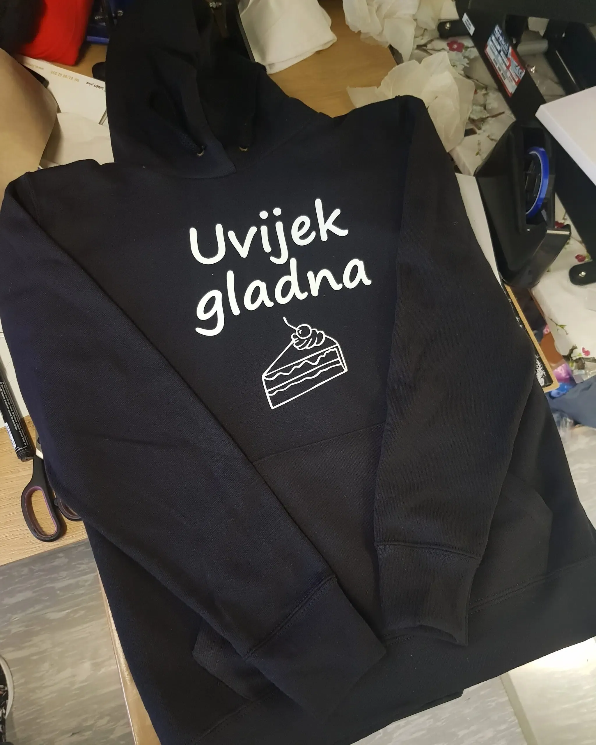 duksa / hoodica s tiskom - slika 19