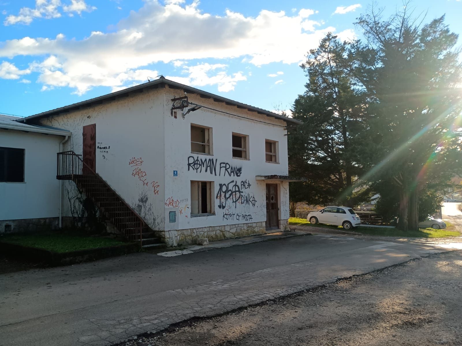 potpićan, staro kino skladišni/radiona, 280 m2 - slika 2
