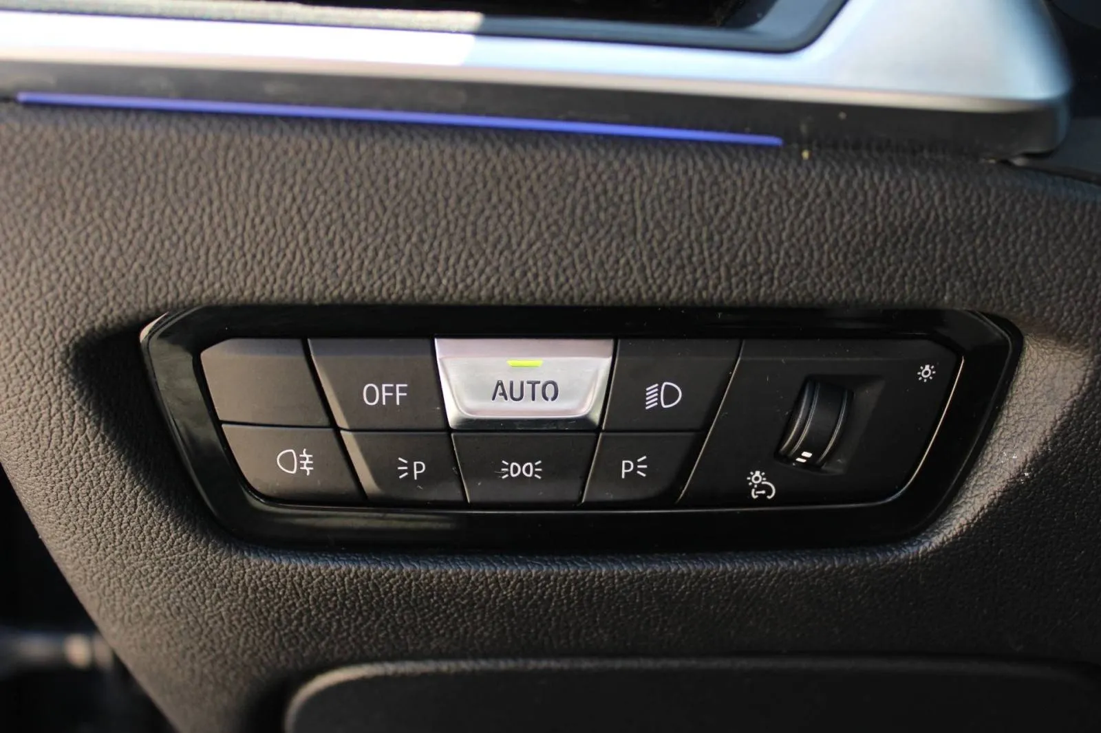 bmw serija 3 320d xdrive automatik *led, navigacija* - slika 17