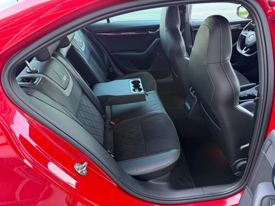 škoda octavia 2.0tsi dsg vrs 245ks °velika navi°ambiente l.°reg:2/2027 - slika 18
