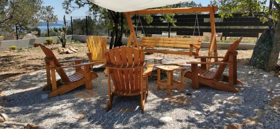 adirondack stolica od sibirskog ariša – udobnost i izdržljivost - slika 3