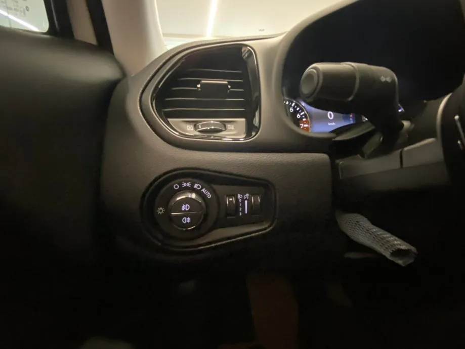 jeep renegade 1.5 mhev limited automatik black line winter paket 18" - slika 10