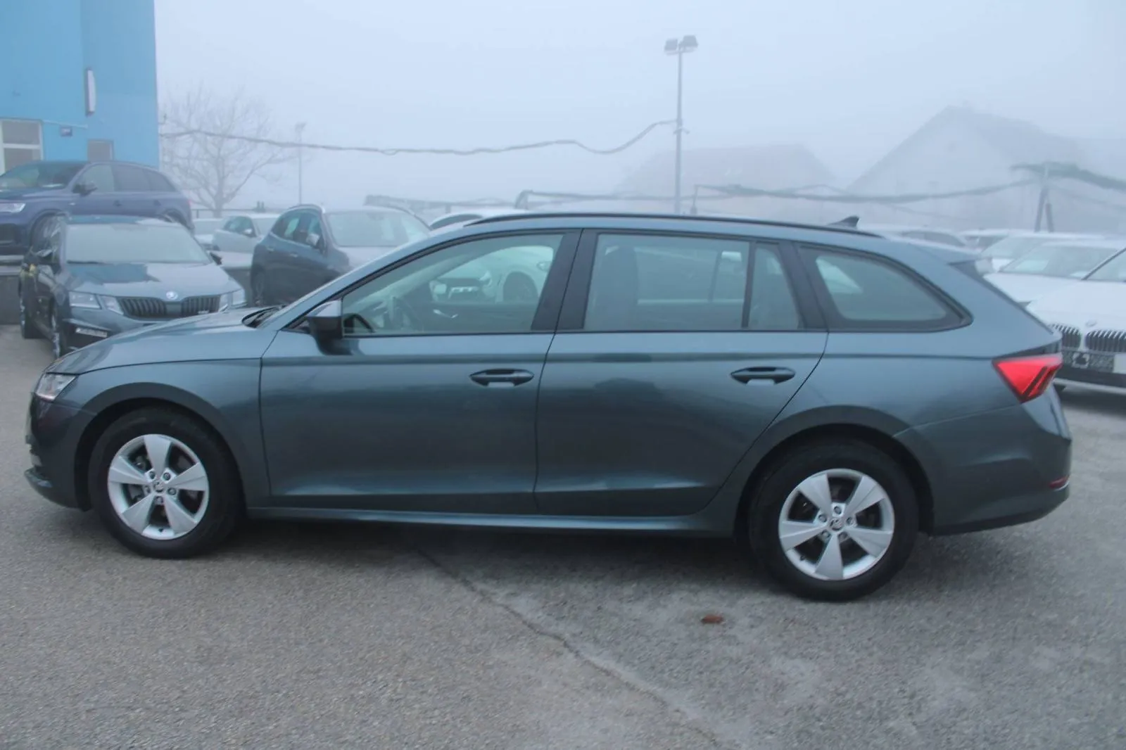 škoda octavia combi 2.0 tdi dsg executive *led, navigacija* - slika 8