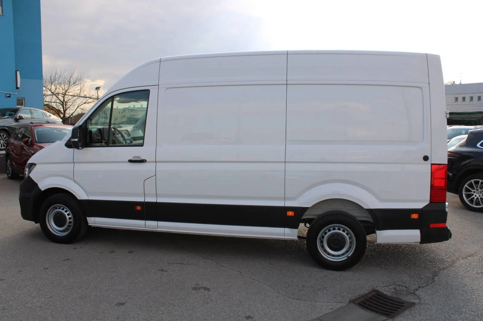 vw crafter 2.0 tdi l3h3 140ks *kamera*, 2023 god. - slika 9