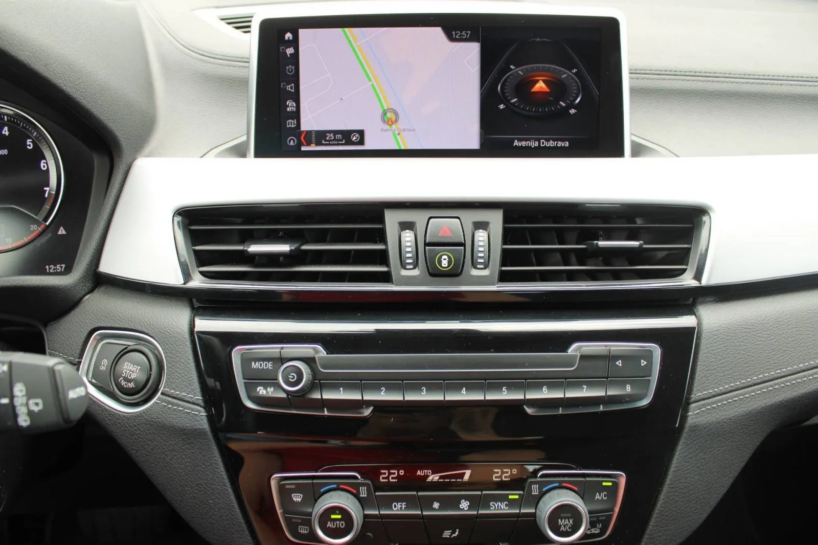 bmw x2 sdrive 18i automatik *led, navigacija, kamera* - slika 17