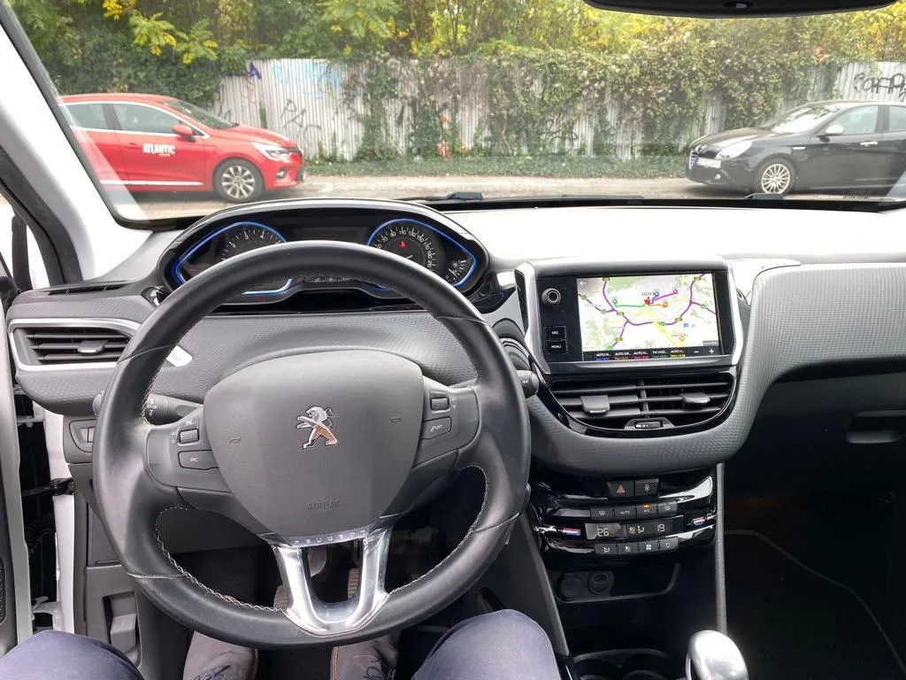 peugeot 2008 1,2 puretech, navi, tempomat, 4x garancija! - slika 22