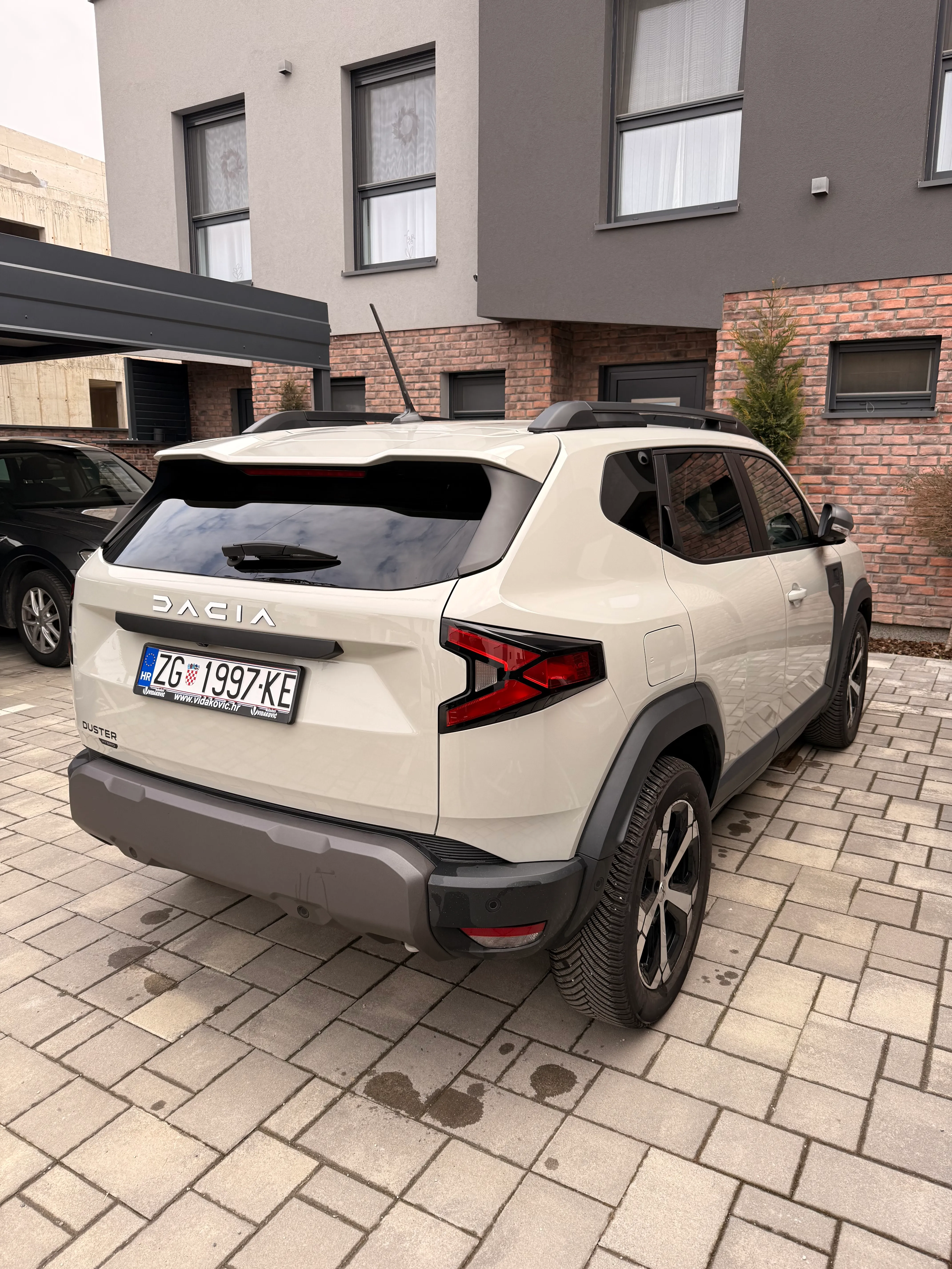 prodajem dacia duster 3 hybrid - slika 3