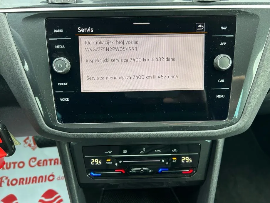 vw tiguan 2,0 tdi dsg 2023.,navi, temp, park senzori, alu, led... - slika 17