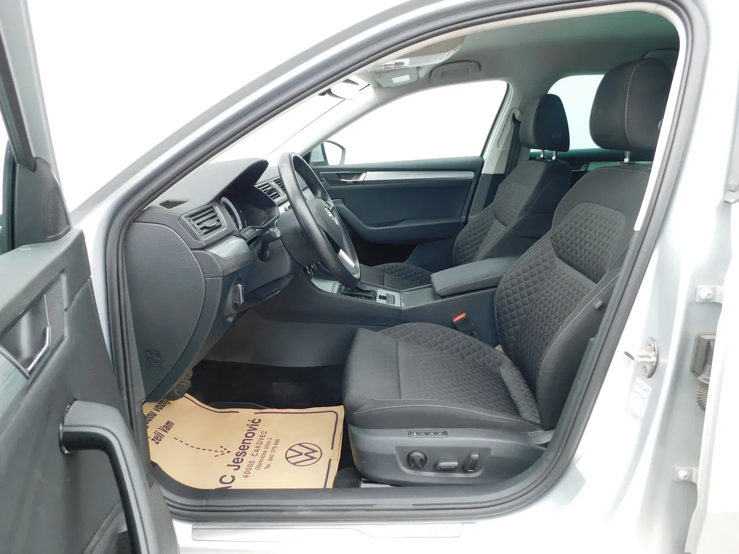09058 škoda superb ambition 1.6 tdi dsg - slika 8