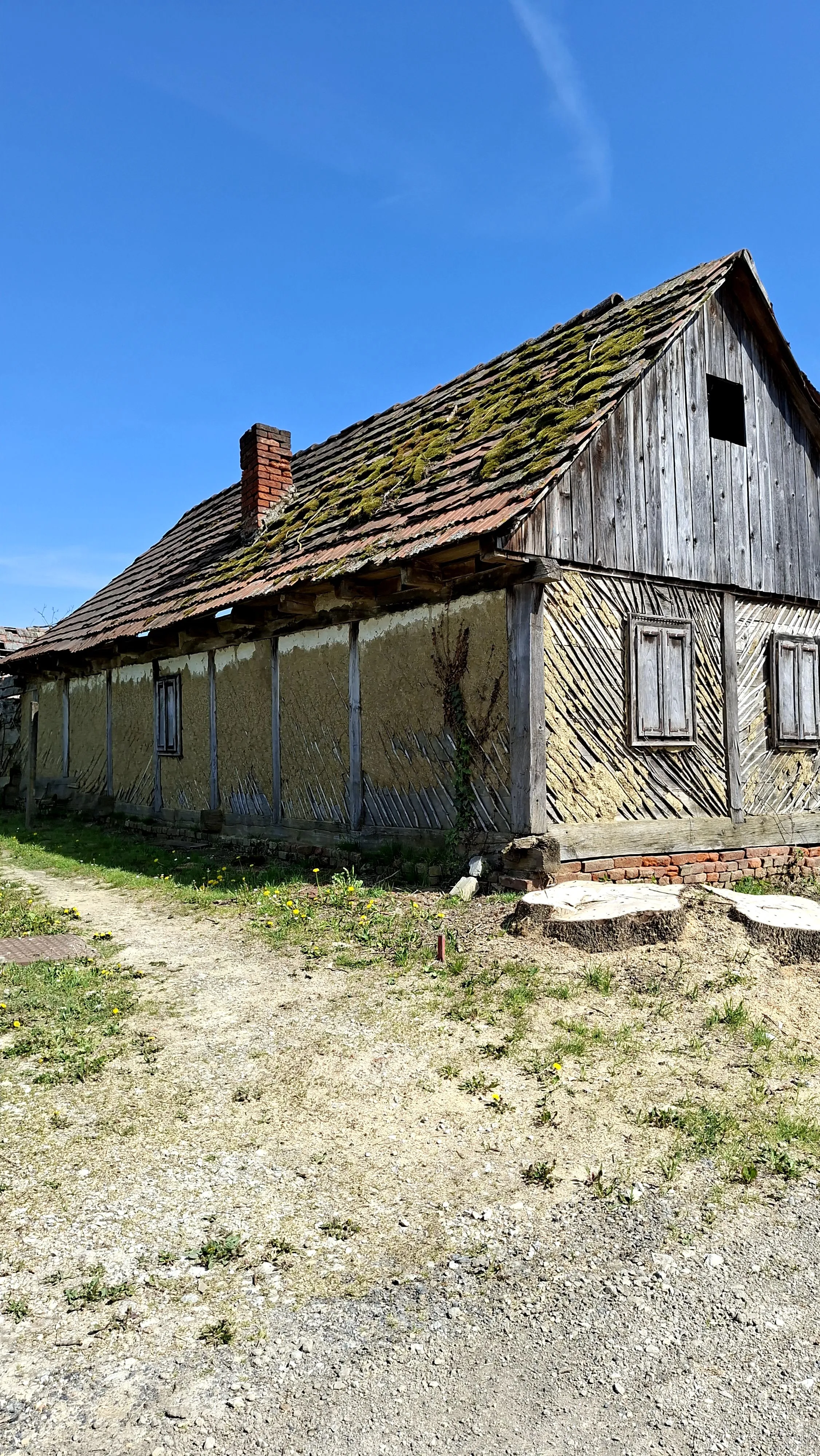 gradevinsko zemljiste 755m2 sa starom kucom - slika 15